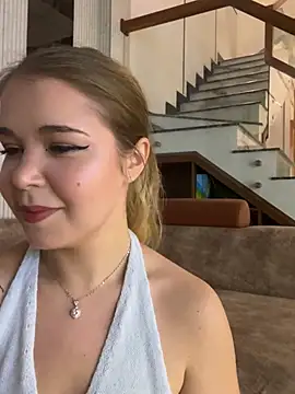 Lilith Bonheur online show from March 28, 2026, 8:08 pm