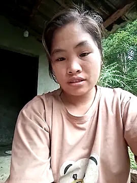 Luyen004 online show from April 5, 2026, 11:24 pm