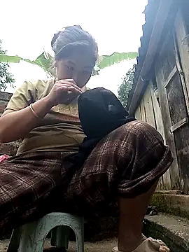 Luyen004 online show from April 20, 2026, 2:47 am