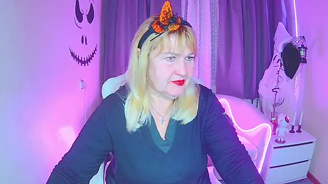 EmmaEllison online show from October 31, 2025, 6:58 am