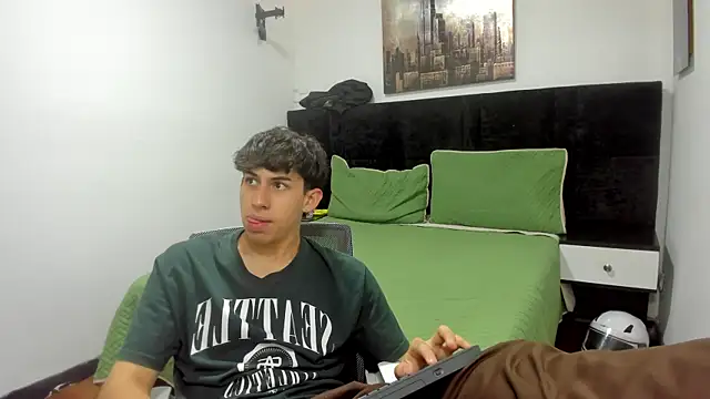 Aaron Spencer13 online show from September 27, 2025, 1:27 pm