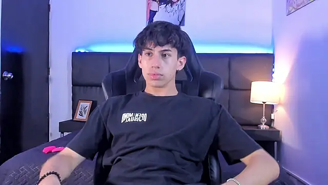 Aaron Spencer13 online show from September 30, 2025, 6:13 pm