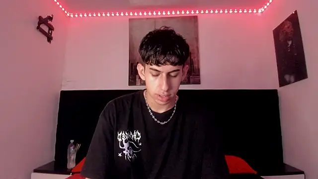 Aaron Spencer13 online show from November 26, 2025, 6:42 pm