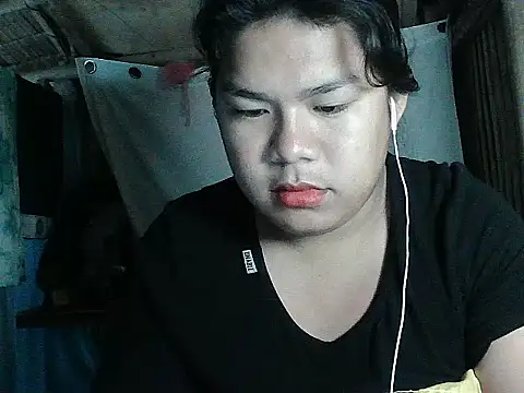 Huntrix2025 online show from April 15, 2026, 8:42 pm