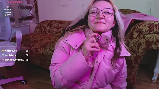 JuicyLullu online show from January 5, 2026, 5:27 pm