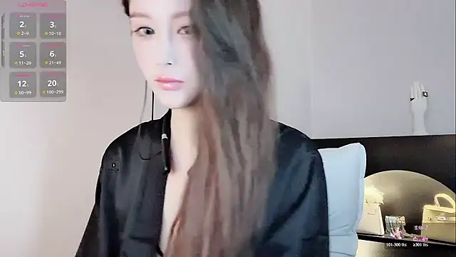 QiaoHui online show from November 7, 2025, 8:20 pm