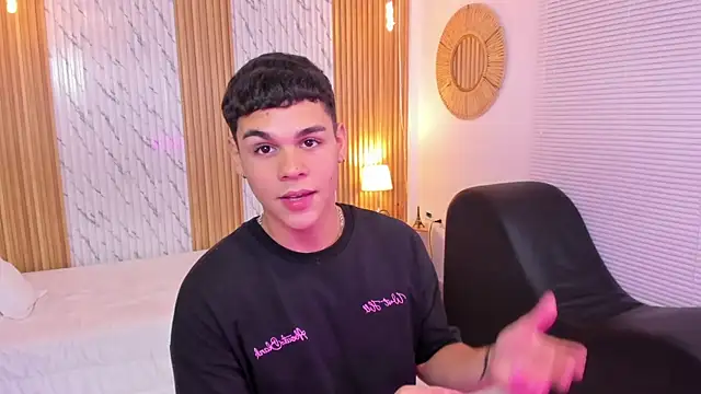 james jonnes online show from September 26, 2025, 8:13 pm