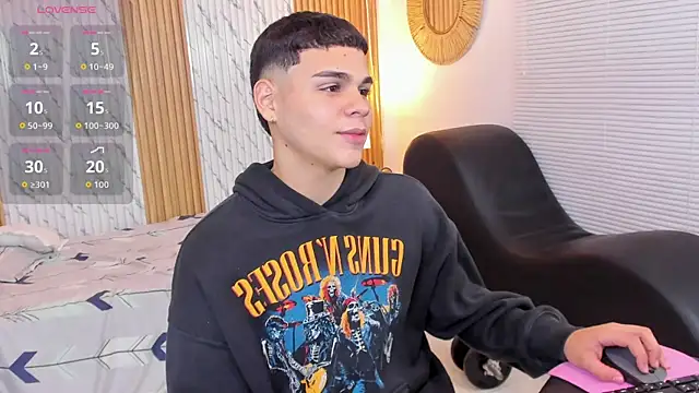 james jonnes online show from October 1, 2025, 8:37 pm