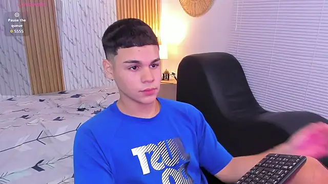 james jonnes online show from October 19, 2025, 8:42 pm