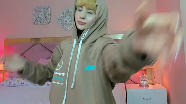 ChloeLaurentt online show from February 6, 2026, 1:58 pm