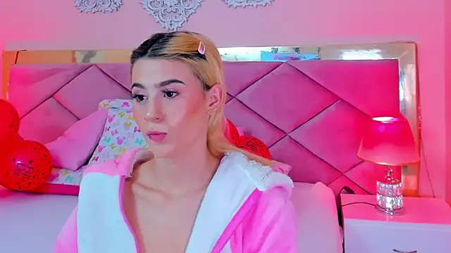 ChloeLaurentt online show from March 4, 2026, 11:44 pm