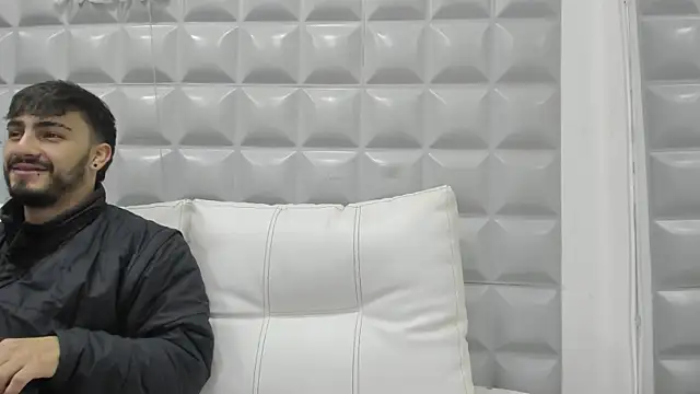 Jack Daniel   online show from November 21, 2025, 12:48 pm