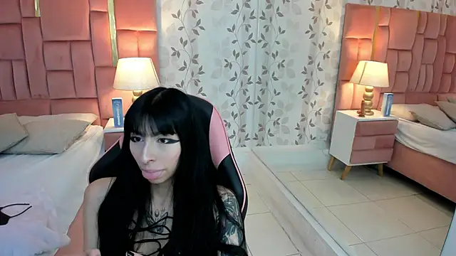 LaylaaDoll online show from October 1, 2025, 6:36 pm