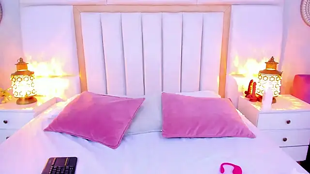 LaylaaDoll online show from April 11, 2026, 7:40 pm