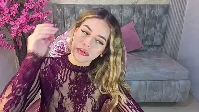 lilith4 s online show from November 25, 2025, 1:11 pm