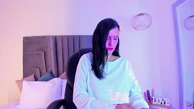 Coco-balenciaga online show from November 28, 2025, 11:57 am