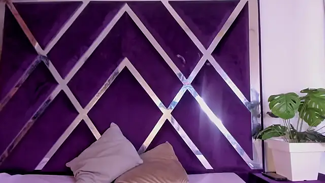 angelkyraasm online show from February 5, 2026, 12:43 pm