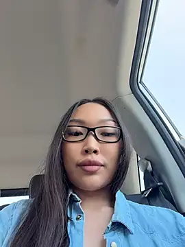 Snapshot of AdriaNochi chatting on July 11, 2026, 10:18 am AdriaNochi online show from July 11, 2026, 10:18 am