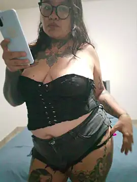Snapshot of agnesvela chatting on July 30, 2026, 4:33 am agnesvela online show from July 30, 2026, 4:33 am