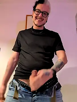 cruiserpup online show from December 15, 2025, 6:45 pm