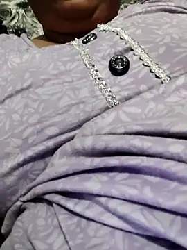 Mmm143 online show from April 16, 2026, 9:39 pm