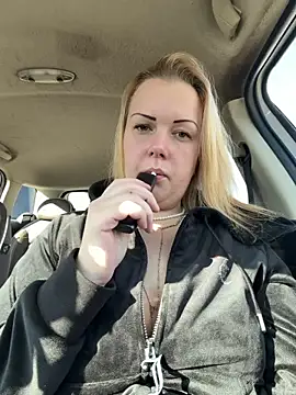 Piccolamonella29 online show from February 15, 2026, 2:03 pm