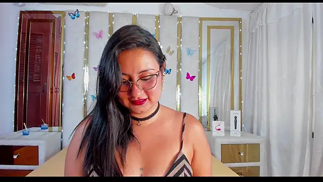 Luna021 1 online show from September 15, 2025, 7:47 pm