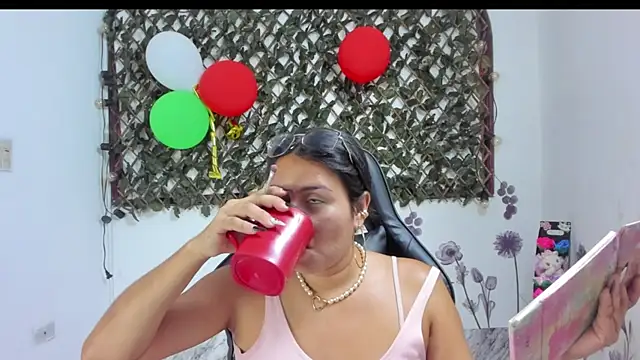 Luna021 1 online show from November 4, 2025, 7:02 pm