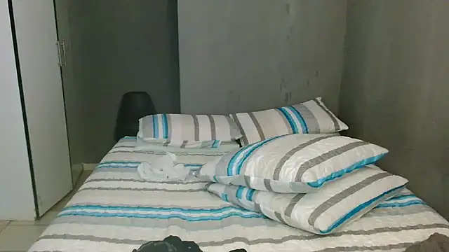 Lillyan N online show from April 13, 2026, 8:09 am