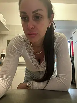 ainaht online show from April 15, 2026, 7:37 am