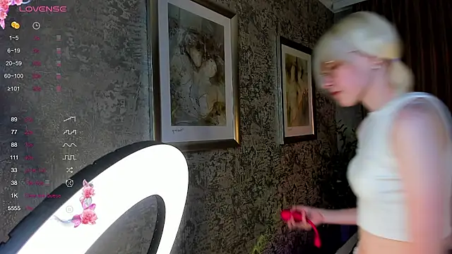 AlettaEve online show from October 15, 2025, 3:12 pm