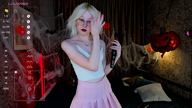 AlettaEve online show from October 21, 2025, 3:13 pm