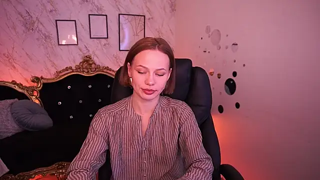 ShyySiren online show from April 19, 2026, 1:32 pm