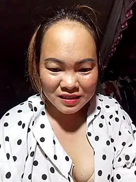 Snapshot of emilyzz chatting on January 13, 2026, 1:33 am emilyzz online show from January 13, 2026, 1:33 am