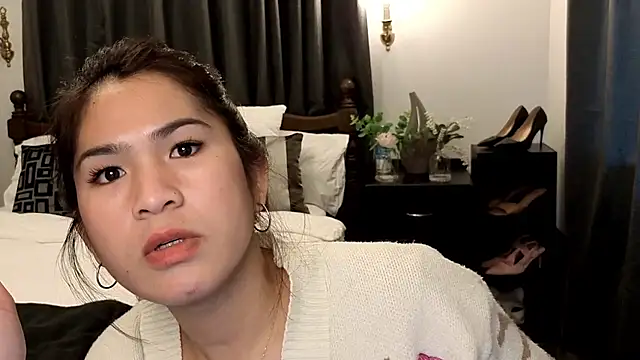 ZoeyJohnson online show from September 25, 2025, 5:33 am