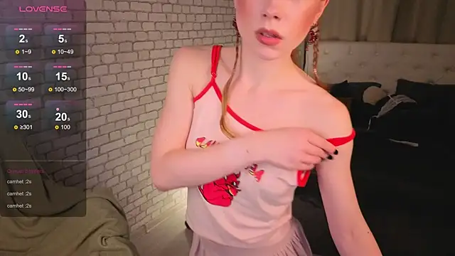 Snapshot of KarenSmitht chatting on October 26, 2025, 4:02 pm KarenSmitht online show from October 26, 2025, 4:02 pm