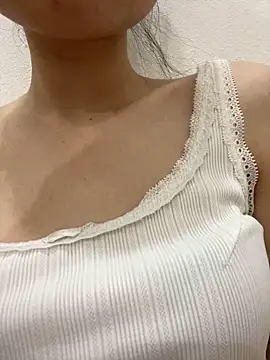 Snapshot of Bella_sexy98 chatting on October 21, 2025, 4:35 am Bella sexy98 online show from October 21, 2025, 4:35 am