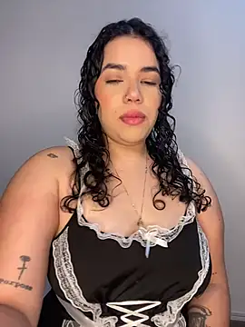 krisstenSantos online show from November 18, 2025, 12:20 pm