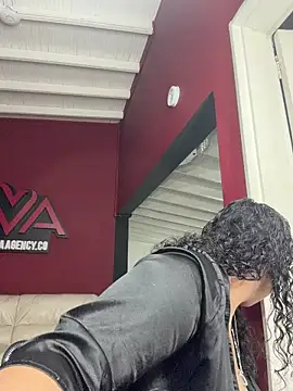 krisstenSantos online show from January 9, 2026, 2:09 pm