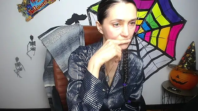 Snapshot of TayaFinch chatting on October 31, 2025, 2:40 pm TayaFinch online show from October 31, 2025, 2:40 pm