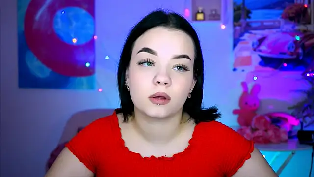 leslierowe  online show from September 17, 2025, 1:02 pm