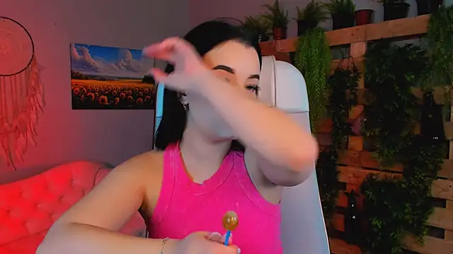 leslierowe  online show from September 25, 2025, 5:05 pm