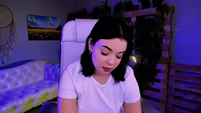 leslierowe  online show from October 26, 2025, 4:35 pm