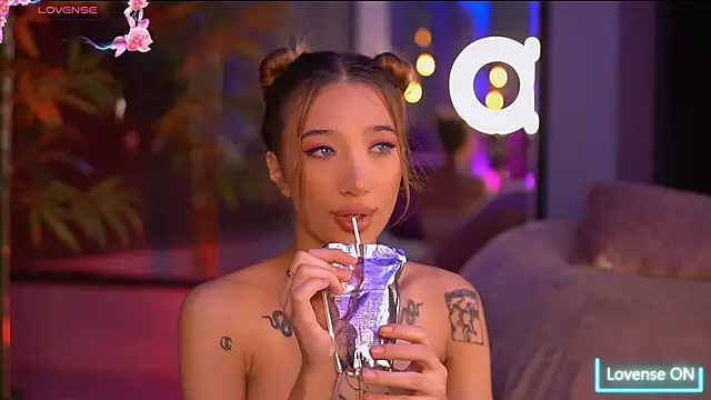 SiennaJayden online show from October 28, 2025, 6:32 pm