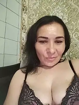 Mia24Blove online show from June 7, 2026, 2:32 pm