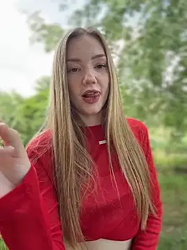 Snapshot of MilaMoone chatting on May 24, 2026, 11:26 am MilaMoone online show from May 24, 2026, 11:26 am