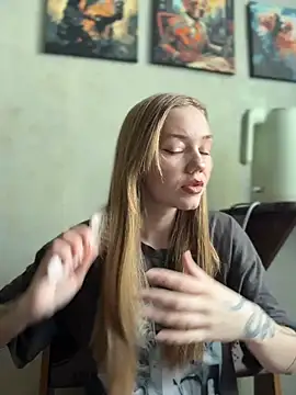 MilaMoone online show from August 5, 2026, 10:51 am