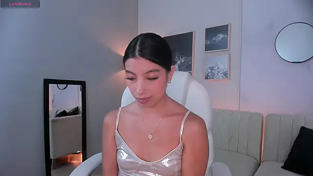 Tiffany Low online show from November 29, 2025, 4:43 pm