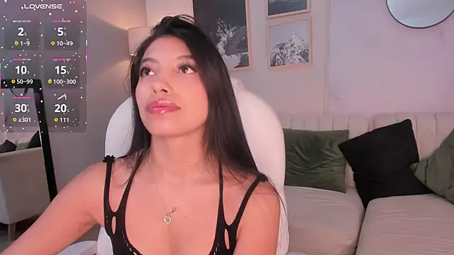 Tiffany Low online show from December 19, 2025, 1:07 pm