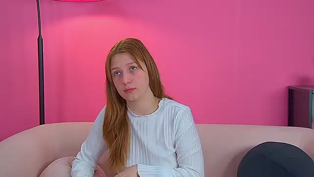 BeatriceBinoche online show from November 18, 2025, 7:18 pm